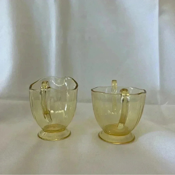 VNTG 1930s Yellow Glass Small Sugar Dish and Creamer Pitcher - Picture 3 of 4